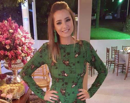 Josiane Resende –linda Designer de Interiores, habituada a levar beleza para as mais diversificadas construções da área civil, hoje decora a “nossa Conexão” com sua natural beleza e elegância.