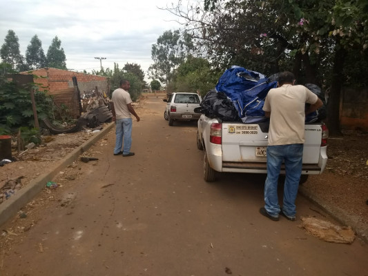 Semanalmente são feitos pequenos mutirões de limpeza pelas equipes do departamento de Zoonoses   **Divulgação  