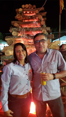 Humberto Leão China, aniversariente do dia 04 ao lado da noiva, Teresa Cristina