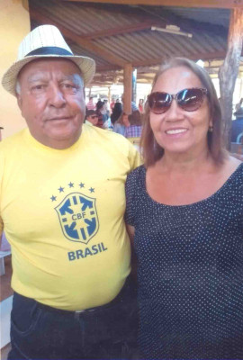 Nivaldo de Sousa, aniversariante do dia 11 ao lado da sua esposa Valdemarina, recebe homenagem dos seus filhos, netos e bisnetos 