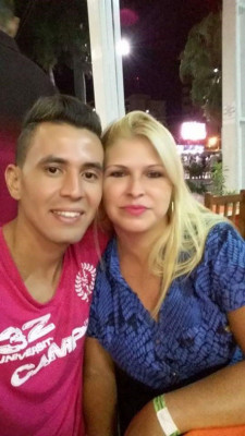 Adriano Narciso aniversariante de hoje, com a esposa Katia Barros 