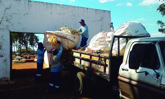 Limpeza e conservação de cemitérios têm acontecido na cidade