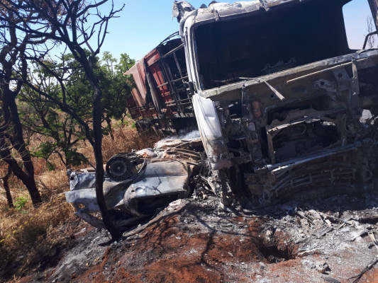 Grave acidente envolveu três veículos na manhã de ontem ** Corpo de Bombeiros Militar