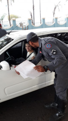 Uma das primeiras ações desenvolvidas foi a blitz educativa 