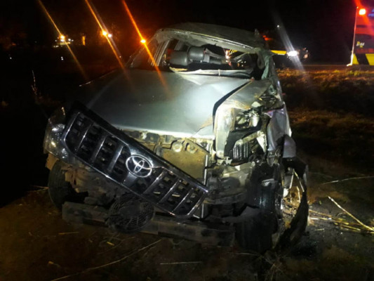 Carro de passeio capotou entre Catalão e Araguari