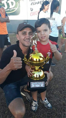 Clayton Lucas, 24 de agosto, com o filho Clayton Lucas Júnior 