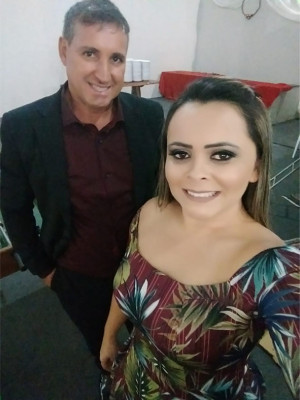 Ebio Lemos aniversariante do dia 24 com sua esposa Ana Cristina 