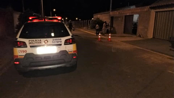 A vítima foi perseguida e alvejada em via pública ** Divulgação