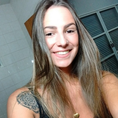 Quem tambem festeja mais um ano sábado, dia 25, é a encantada Lorena Destro.   #FelizAniversário 