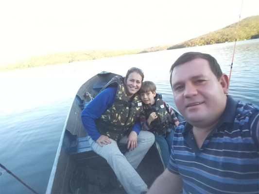 João Vitor aniversariante do dia 26 com sua mãe aniversariante do dia 30 seu pai Rafael 