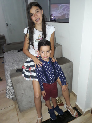 Maria Eduarda Mendes Miranda aniversariante do dia 23 completando seus 12 anos , com seu irmão Heitor filhos de Gabrielle