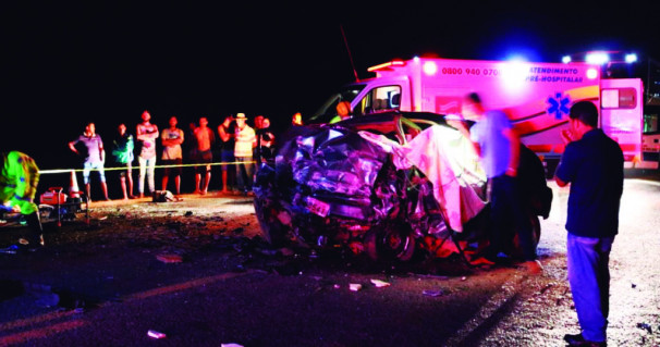 Colisão ocorreu por volta de 20h desse domingo, na altura do km 272 ** PRF 