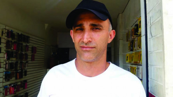 “Sou a favor desta lei. Tem inúmeros motoristas com dificuldade para pagar o IPVA e, se o veículo for removido, o transtorno é ainda maior”. Alexandre Lino, técnico em eletrônica. 