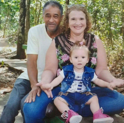 Antônio Roberto Resende com os avós