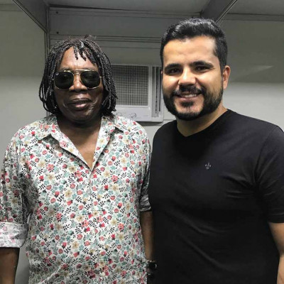 Bruno Carvalho recepcionando Milton Nascimento