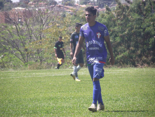 Partida muito bem disputada no Cesac 1 terminou com a vitória palmeirense. Luisinho marcou duas vezes ** Gazeta do Triângulo