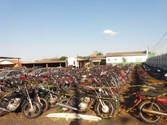 Cada veículo é avaliado pelo vistoriador da delegacia e é determinado um valor inicial