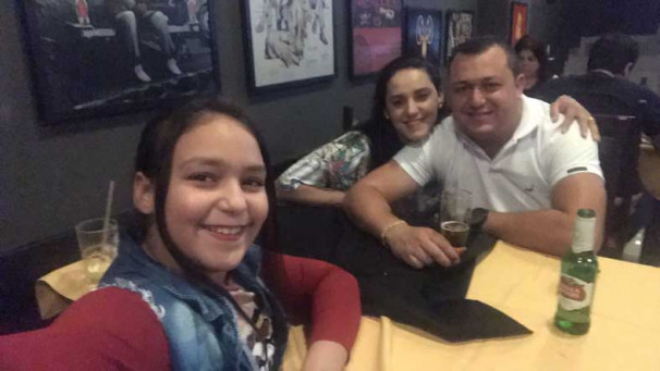 Maria Eduarda Ribeiro Andrade com os pais Paula e Dhiosney aniversariante do dia 01