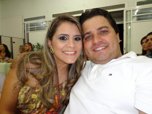 Thiago Reis Alves aniversariante do dia 22 ao lado da esposa Larissa