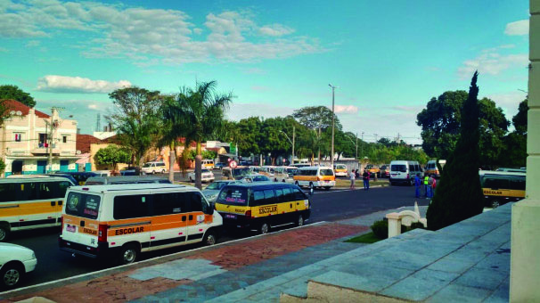 Transporte escolar municipal está funcionando normalmente desde o começo do segundo semestre letivo  **Arquivo 