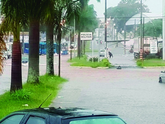 No ano passado, alagamento provocou destruição em vias da cidade