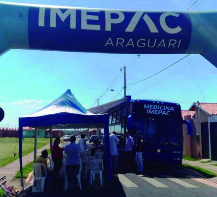 Unidade móvel promove atendimento médico gratuito à população
