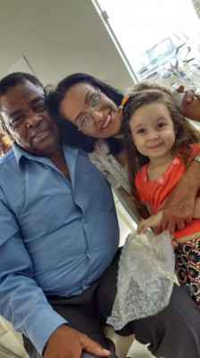 Iorides Damião aniversariante do dia 12 com a esposa Márcia Julia e a Neta Maria Morena 