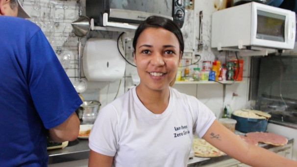 “Espero que a saúde melhore, que o Pronto-Socorro seja reaberto”. Amanda Peixoto da Silva, atendente 