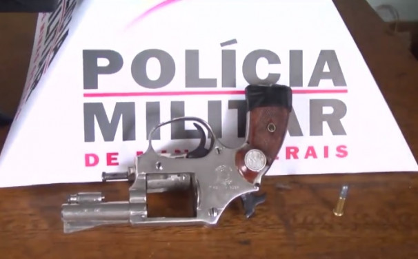 Arma de fogo apreendida no fim de semana ** Divulgação