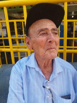 Constantino Ele é gente boa, vai conseguir governar muito bem. O Brasil estava no fundo do poço, doente. Quando se está no hospital, ou se morre ou é tratado. O Brasil estava doente e agora vai começar a viver e o médico é o Bolsonaro.