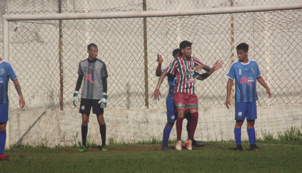 Atacante Alex Morais lutou muito na partida de ontem