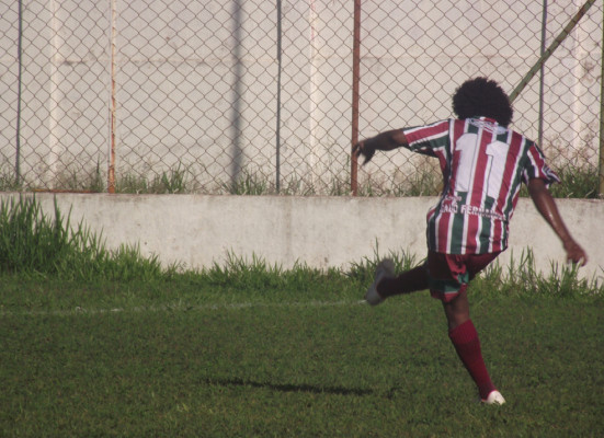 Atacante Marcelinho garantiu o empate tricolor ontem
