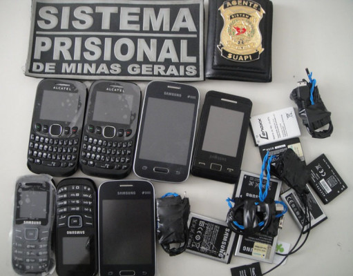 Autores arremessaram celulares e carregadores para o interior da unidade ** Divulgação