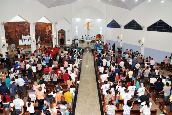 Devotos de Nossa Senhora Aparecida participam das atividades