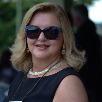  Hoje, 11, canta parabéns a Diretora da Coocacer e mulher referência no agronegócio – Evanete Peres. Felicidades! Crédito: Henrique Vieira