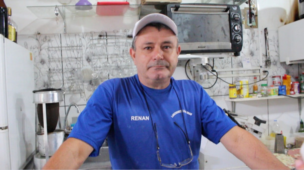  “Graças a Deus depois de muitos anos Araguari conseguiu eleger dois deputados. Esperamos empregos, novas indústrias, mais saúde e mais segurança. Isso é o que Araguari está precisando, para tomar um rumo nacional.” Luiz Ronan Narciso, comerciante 