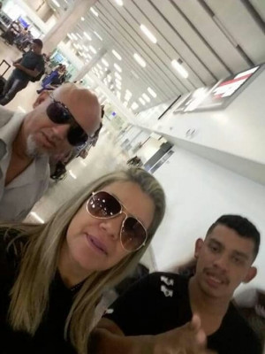 Maik Wyllen Messias Gonçalves, aniversariante de hoje, 27, com os pais Marineide Aparecida Messias e Orlandino Gonçalves (Zebrinha) 