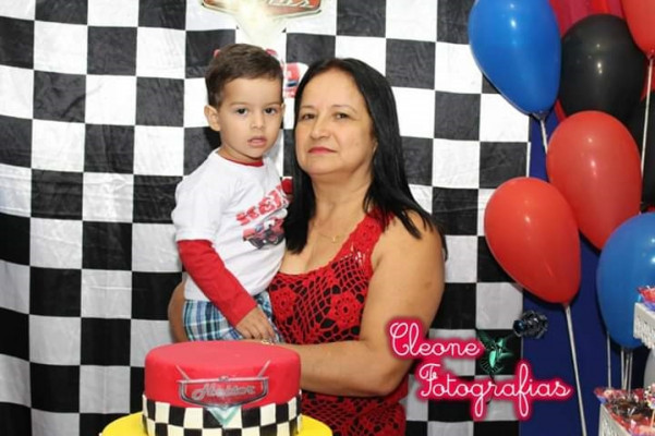 Nildete da Cunha Onofre Leite aniversariante do dia 22 com seu neto Heitor 