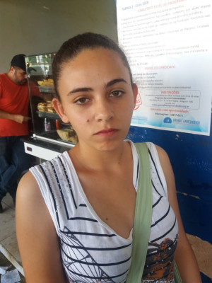 Rauanny Pires Concordo com algumas coisas e outras não. O Haddad tinha propostas muito boas para a educação e espero que Bolsonaro também faça algo pelo ensino no país. Ele prometeu acabar com a violência, tomara que assim seja mesmo, mas que não se esqueça da população mais pobre. Não sou contra os gays, mas como ele falou, espero que não seja ensinado isso nas escolas.