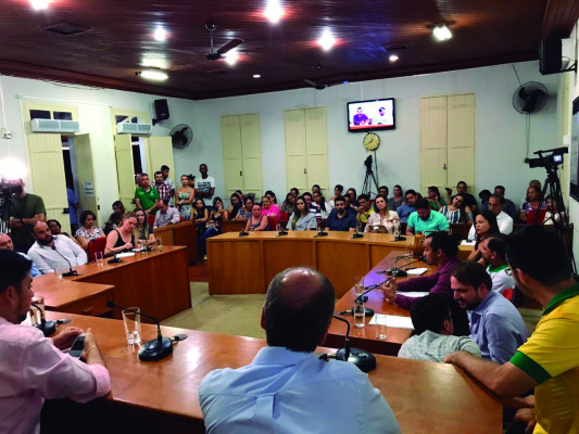 Houve debates pertinentes com a presença da comunidade