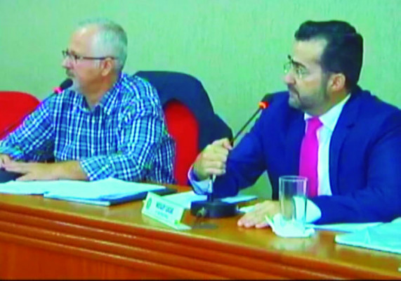 “Como sou voto de Minerva, eu reprovo o projeto, pois não me sinto suficientemente seguro com ele”, afirma presidente da Câmara