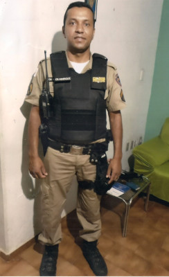 Adilson Henrique de Sousa(cabo Henrique) aniversariou dia no último dia  04 recebe os parabéns de seus pais Nivaldo de Sousa e Valdemarina, e  de sua esposa Adriana e filhas Rayane e Luana