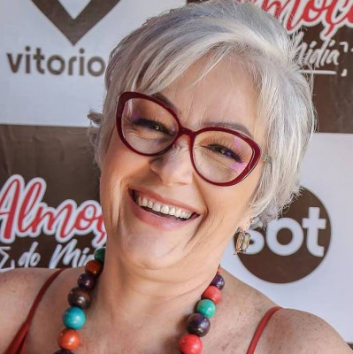 Primeira-dama da TV Vitoriosa (SBT) –Janete Machado, feita de charme e astral da cabeça aos pés.