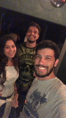 Guilherme Batista Junqueira aniversariante do dia 06 ao lado dos primos Camila e Douglas 