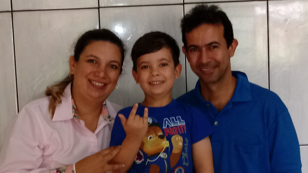 Nélio Campos Teixeira  aniversariou no último dia 25 com a esposa  Cristiane e o filho Gabriel