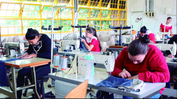 Em torno de 300 alunos promovem trabalho de capacitação para ingressar no mercado de trabalho