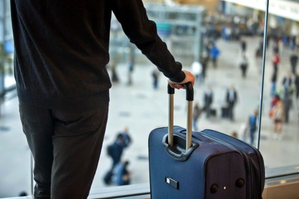 Antes de comprar pacotes de viagem ou alugar imóveis, é necessário tomar os devidos cuidados **Divulgação