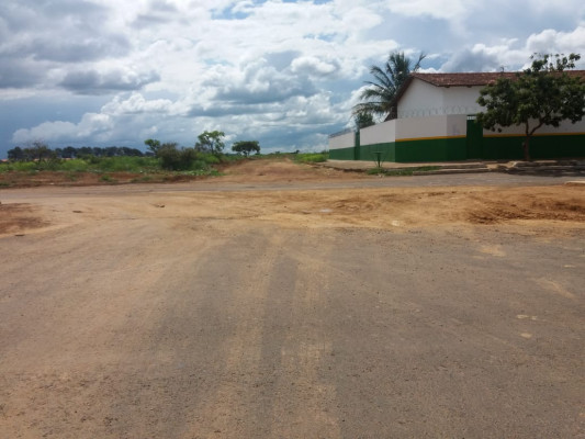 Comunidade ainda enfrenta transtornos com poeira e lama