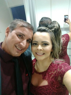 Ana Cristina Lemos aniversariante do dia 22 com esposo Ebio Lemo