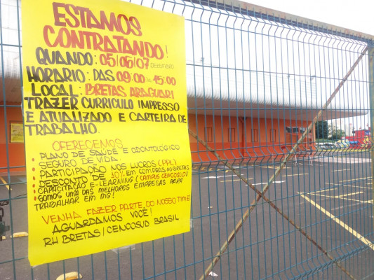 - É possível encaminhar o currículo no Sine, localizado na rua Virgílio de Melo Franco, 261, Centro **Arquivo